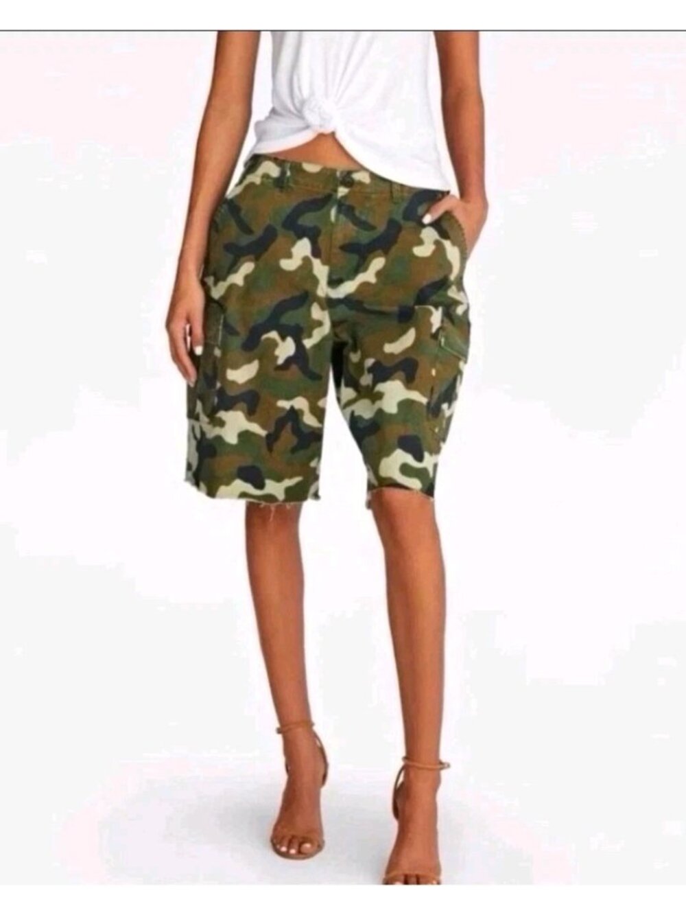 KBB by KAHLANA Women's Mid-Rise 'The Cargo Shorts' in a Green Camo Size Lg WL517